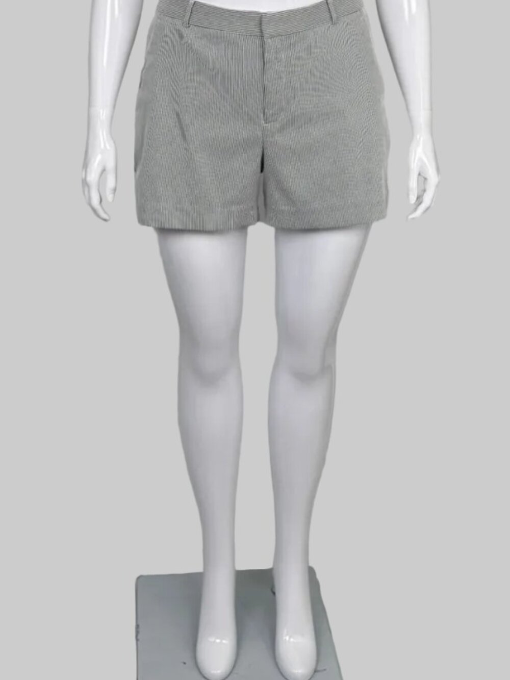 Banana Republic Tailored Pinstripe Shorts - Size 14 - Picture 4 of 6